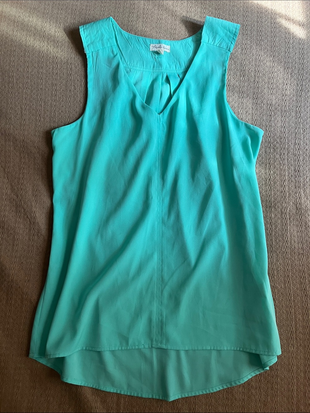 seafoam green Sleeveless V-Neck Shell Top